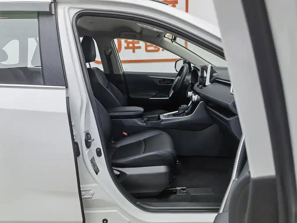 2021 Toyota RAV4 2.0L CVT 2WD Urban Edition — миниатюра 23