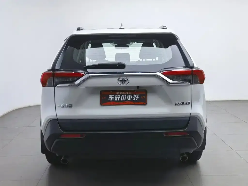 2021 Toyota RAV4 2.0L CVT 2WD Urban Edition — миниатюра 4