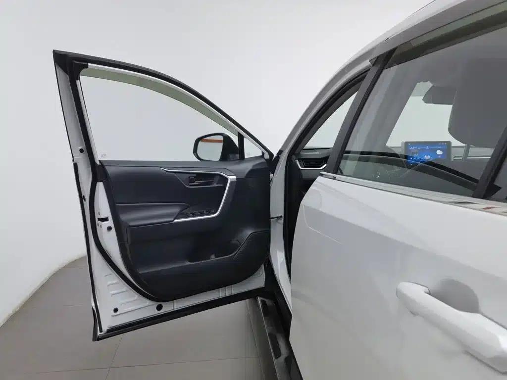 2021 Toyota RAV4 2.0L CVT 2WD Urban Edition — миниатюра 8