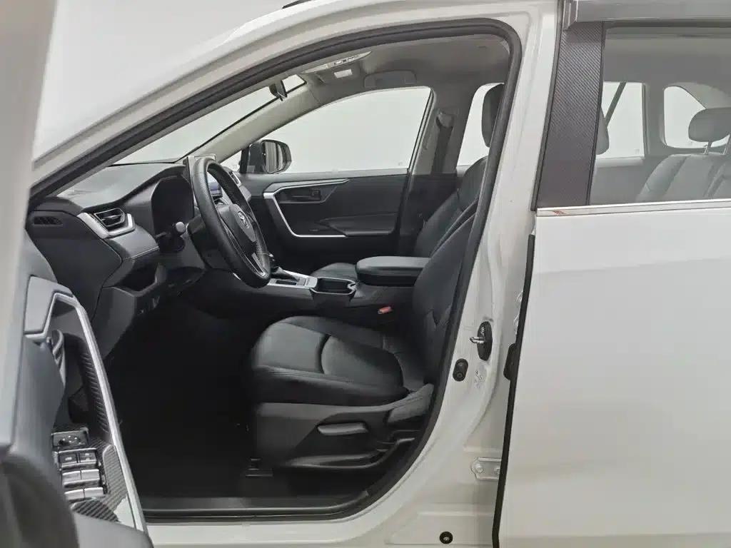 2021 Toyota RAV4 2.0L CVT 2WD Urban Edition — миниатюра 10