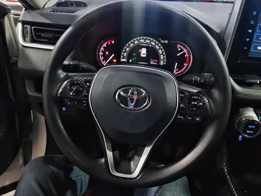 RAV4 2020 2.0L CVT 2WD Fashion Edition — миниатюра 15