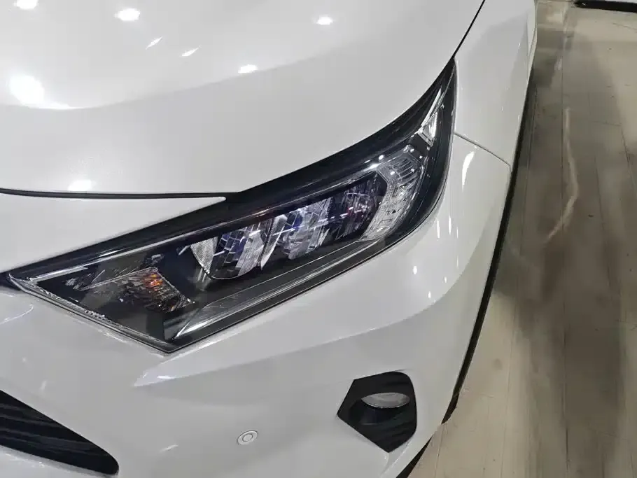 RAV4 2020 2.0L CVT 2WD Fashion Edition — миниатюра 5