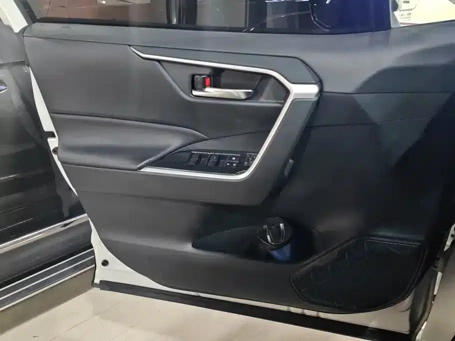 RAV4 2020 2.0L CVT 2WD Fashion Edition — миниатюра 7