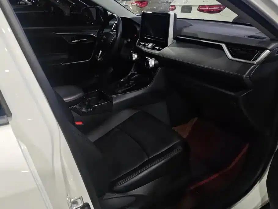 RAV4 2020 2.0L CVT 2WD Fashion Edition — миниатюра 8