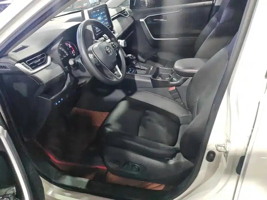 RAV4 2020 2.0L CVT 2WD Fashion Edition — миниатюра 9
