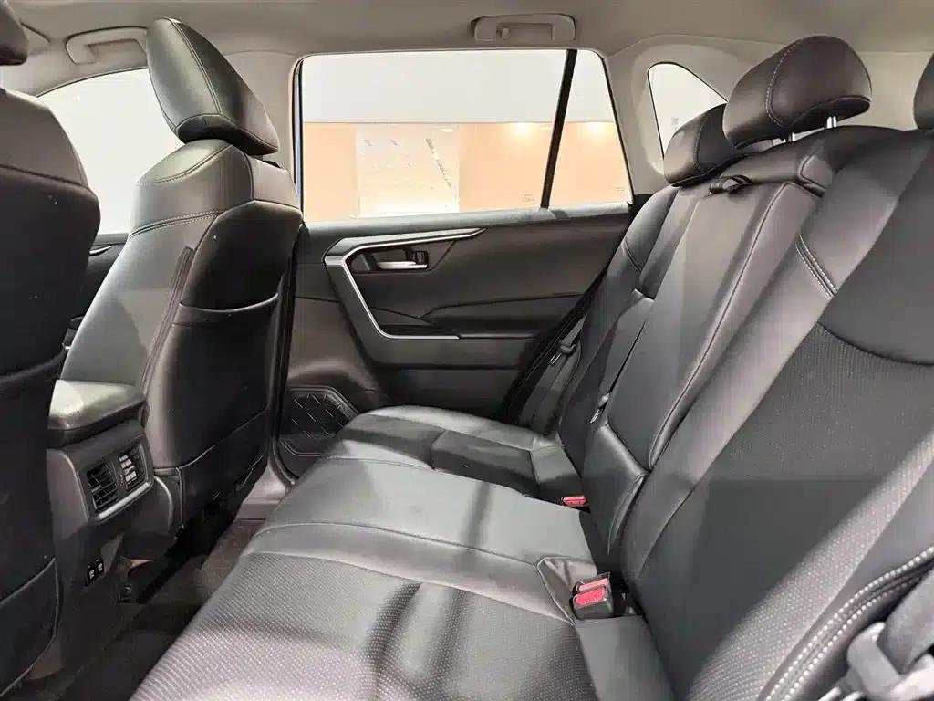RAV4 2020 2.0L CVT 2WD Fashion Edition — миниатюра 8