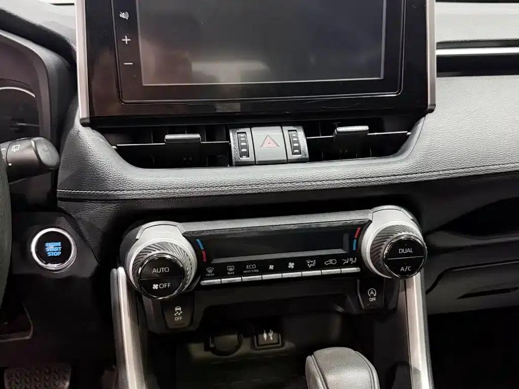 RAV4 2020 2.0L CVT 2WD Fashion Edition — миниатюра 10
