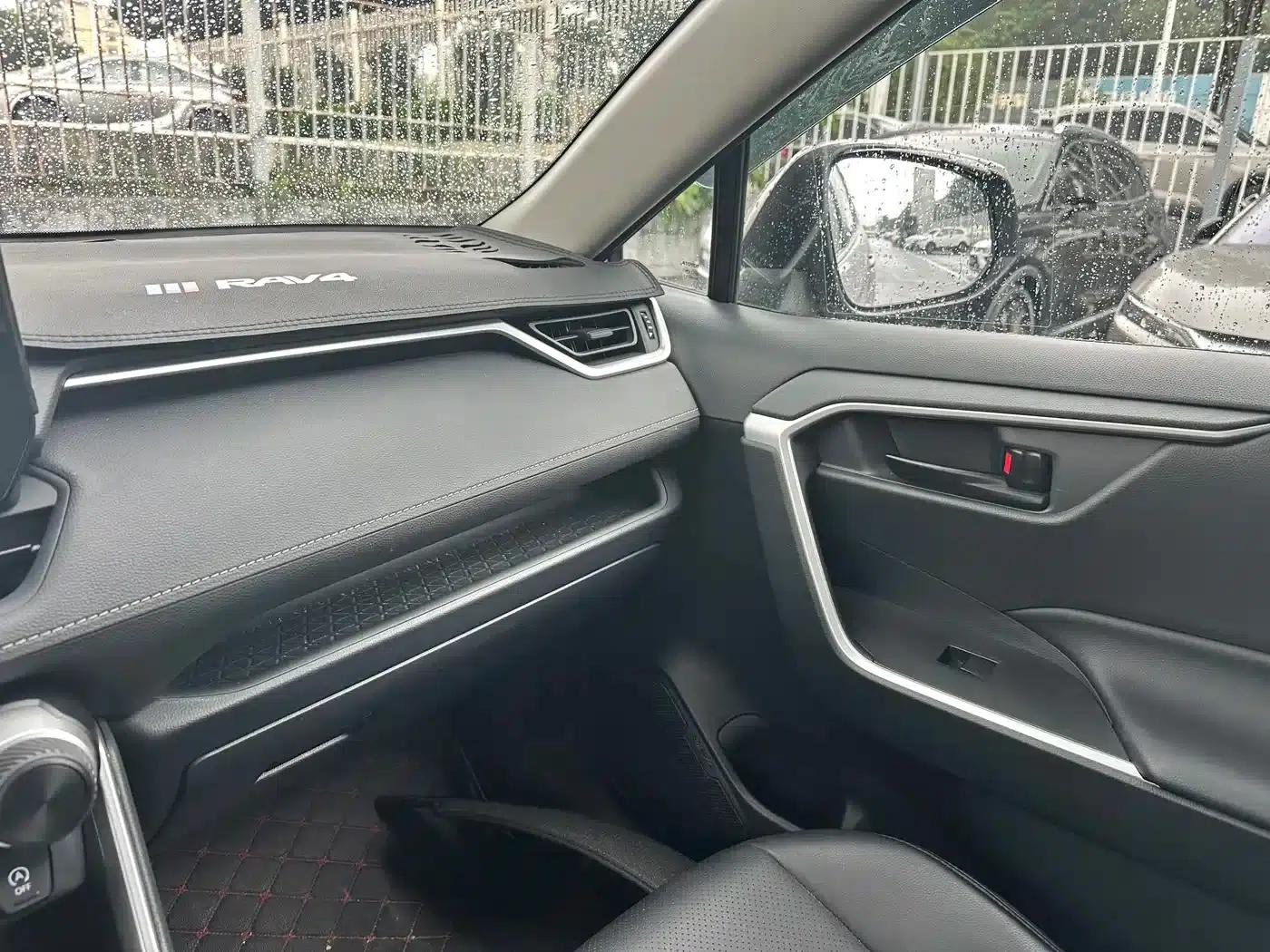 2023 RAV4 2.0L CVT 2WD Urban Edition — миниатюра 11