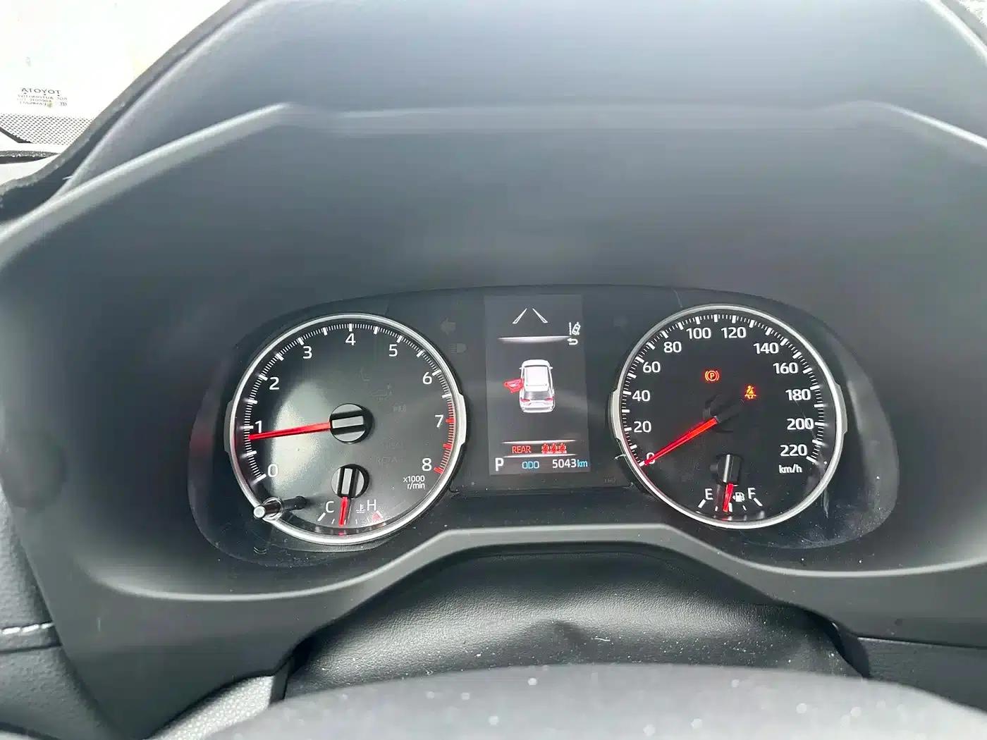 2023 RAV4 2.0L CVT 2WD Urban Edition — миниатюра 13