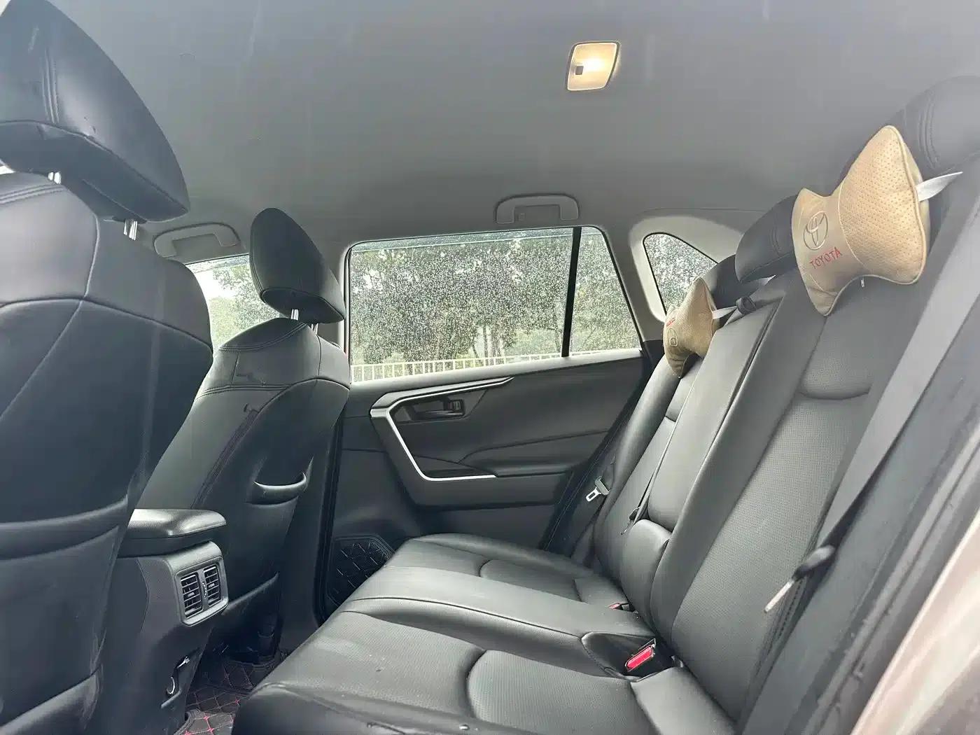 2023 RAV4 2.0L CVT 2WD Urban Edition — миниатюра 18