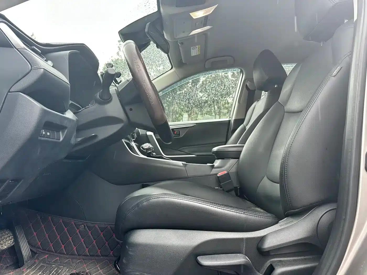 2023 RAV4 2.0L CVT 2WD Urban Edition — миниатюра 7