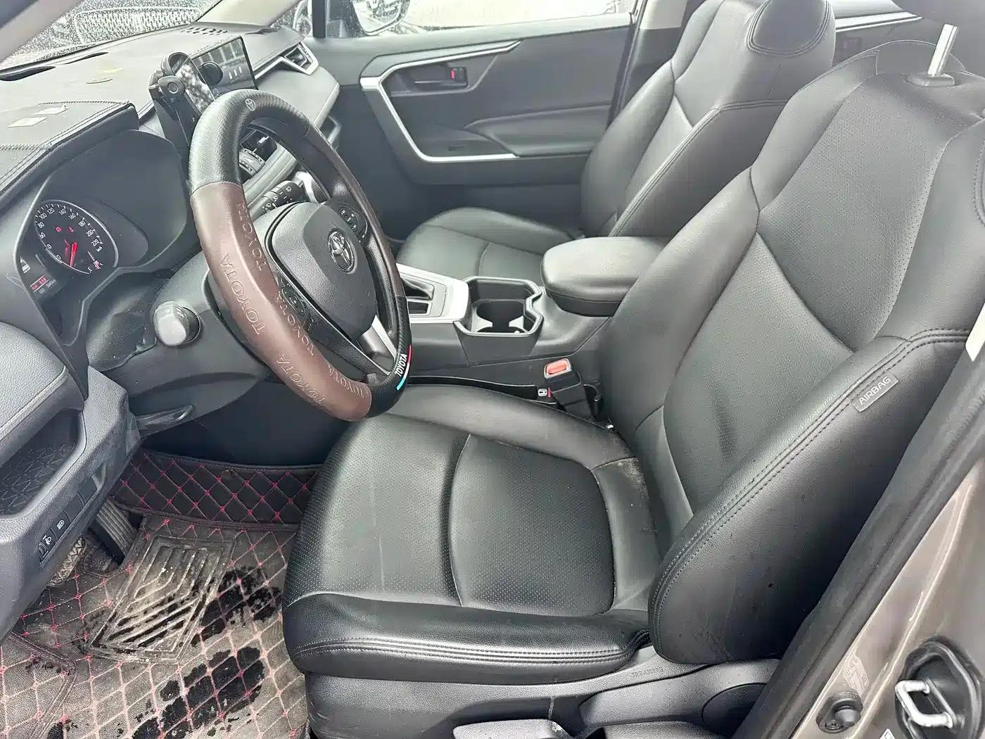 2023 RAV4 2.0L CVT 2WD Urban Edition — миниатюра 8