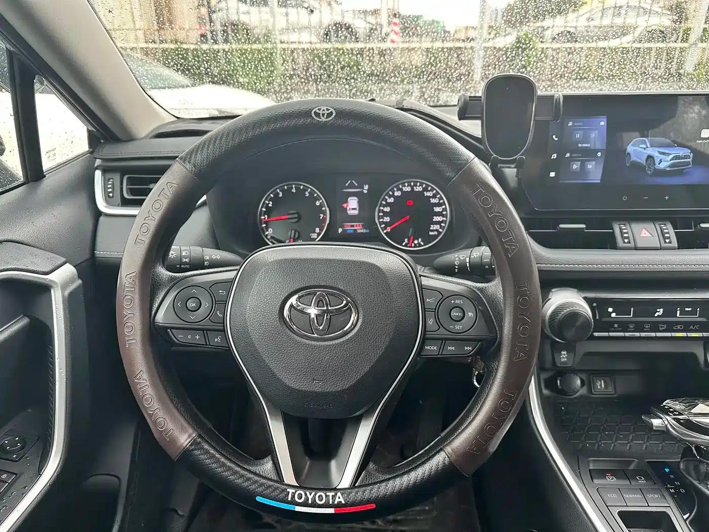 2023 RAV4 2.0L CVT 2WD Urban Edition — миниатюра 10