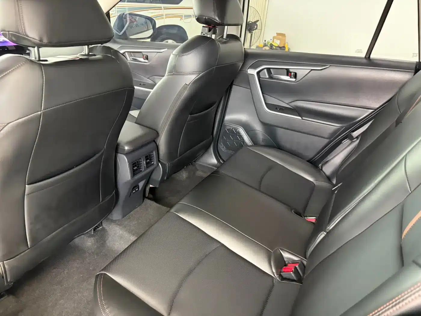 2023 RAV4 2.0L CVT 4WD Adventure Edition — миниатюра 12