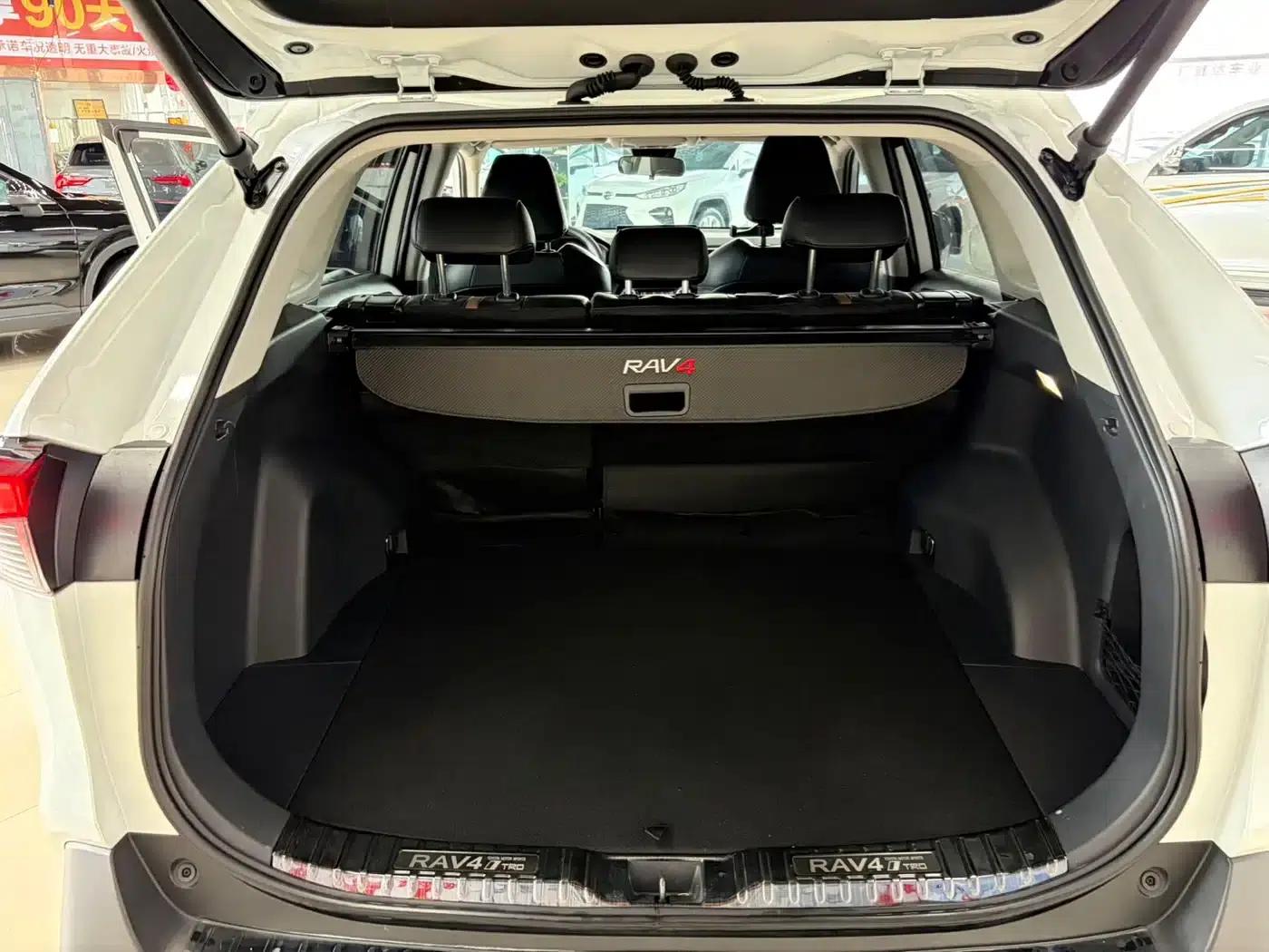 2023 RAV4 2.0L CVT 4WD Adventure Edition — миниатюра 14