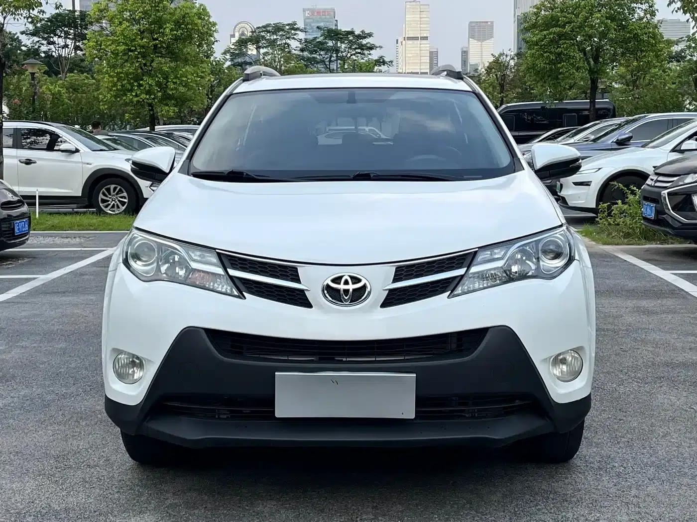 2013 RAV4 2.0L CVT 4WD Fashion Edition — миниатюра 2