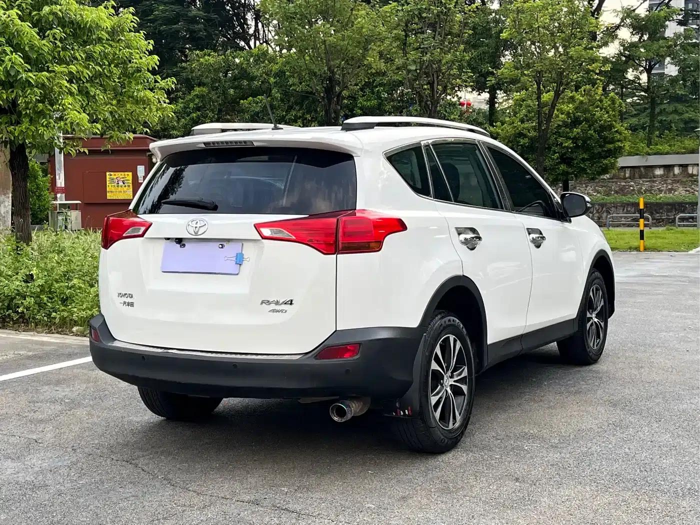 2013 RAV4 2.0L CVT 4WD Fashion Edition — миниатюра 13
