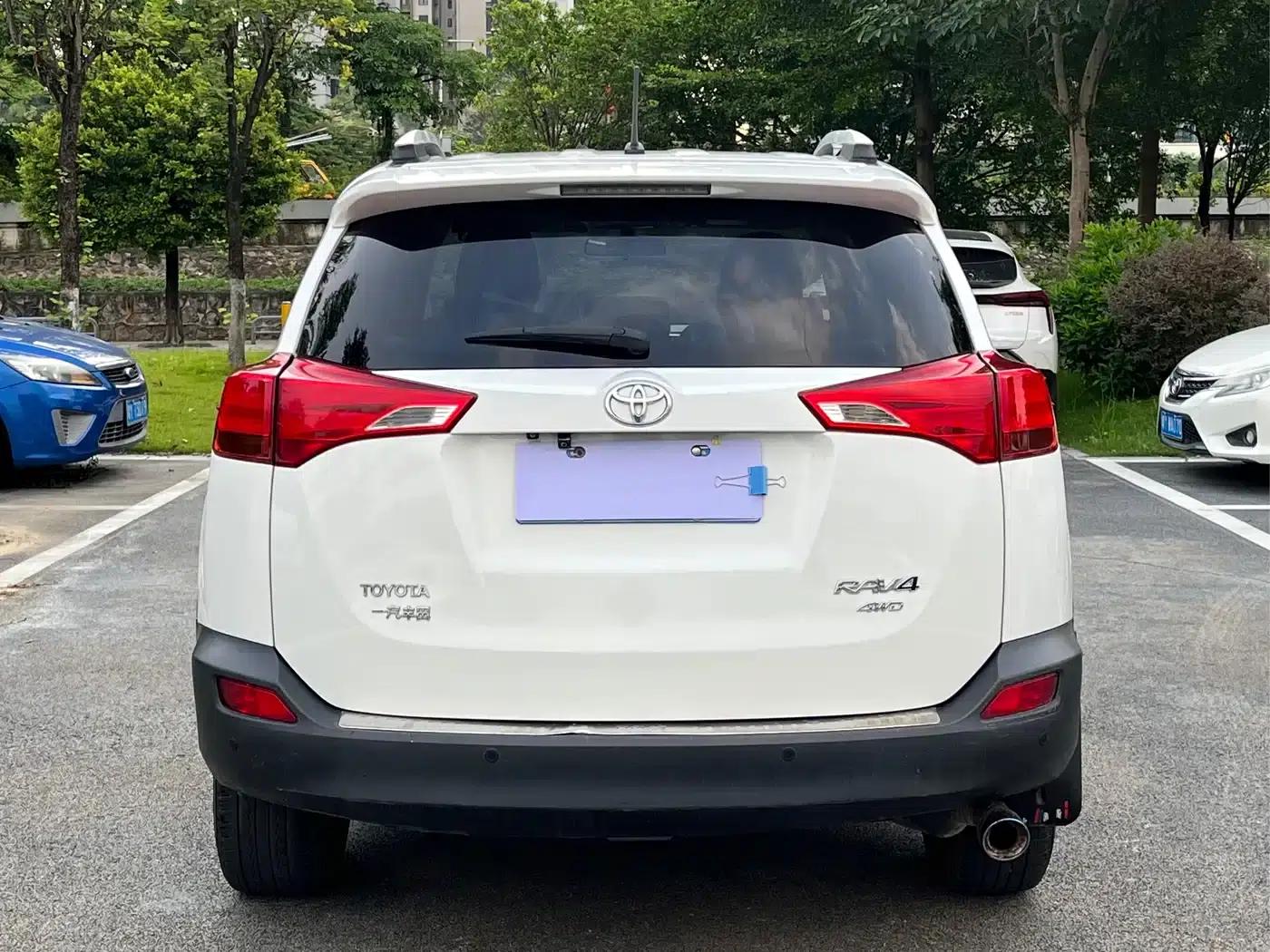 2013 RAV4 2.0L CVT 4WD Fashion Edition — миниатюра 14