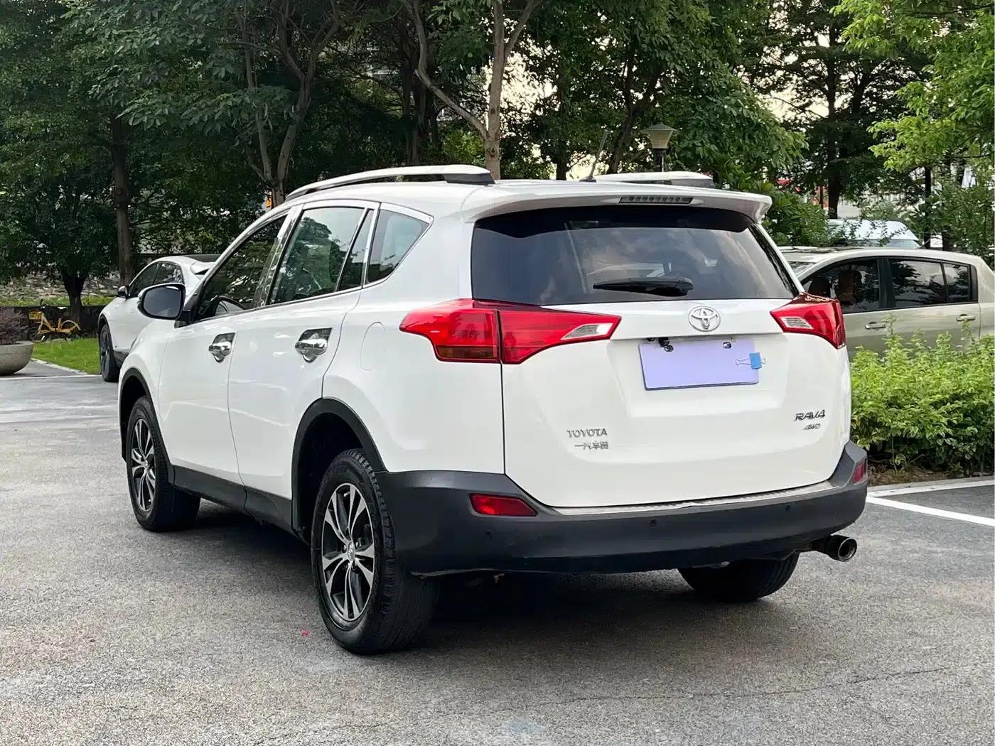 2013 RAV4 2.0L CVT 4WD Fashion Edition — миниатюра 15