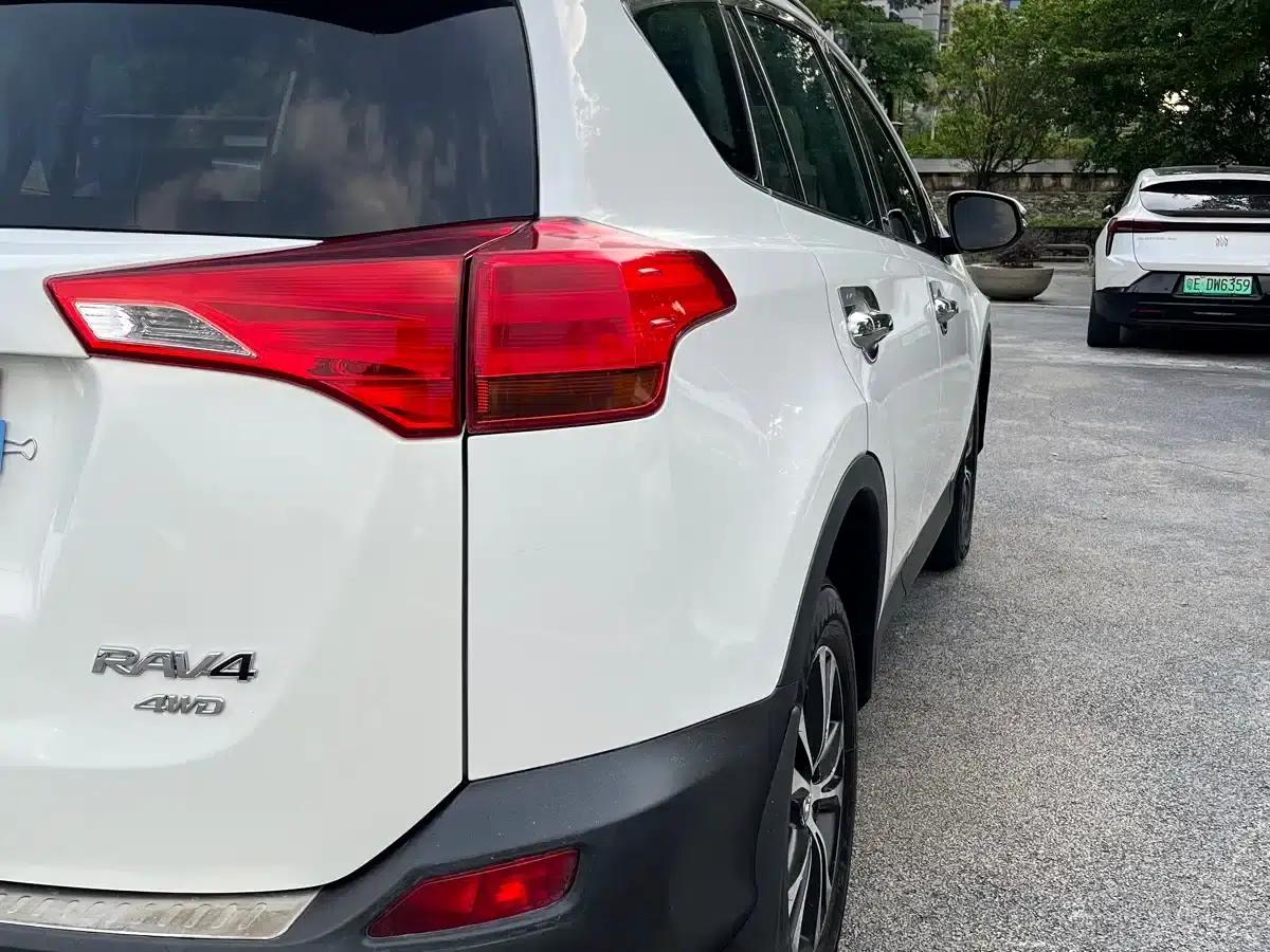 2013 RAV4 2.0L CVT 4WD Fashion Edition — миниатюра 17