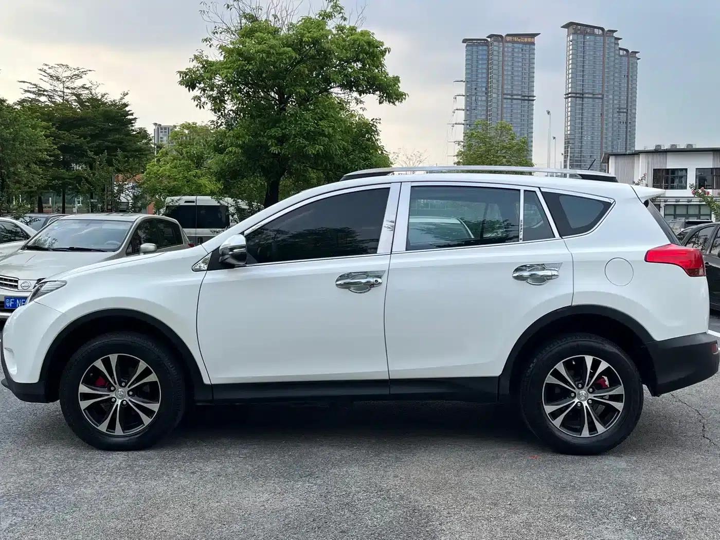2013 RAV4 2.0L CVT 4WD Fashion Edition — миниатюра 18