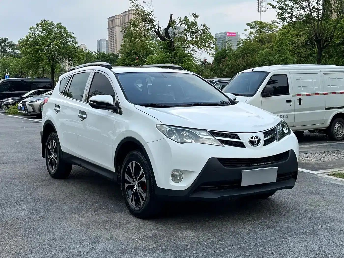 2013 RAV4 2.0L CVT 4WD Fashion Edition — миниатюра 3