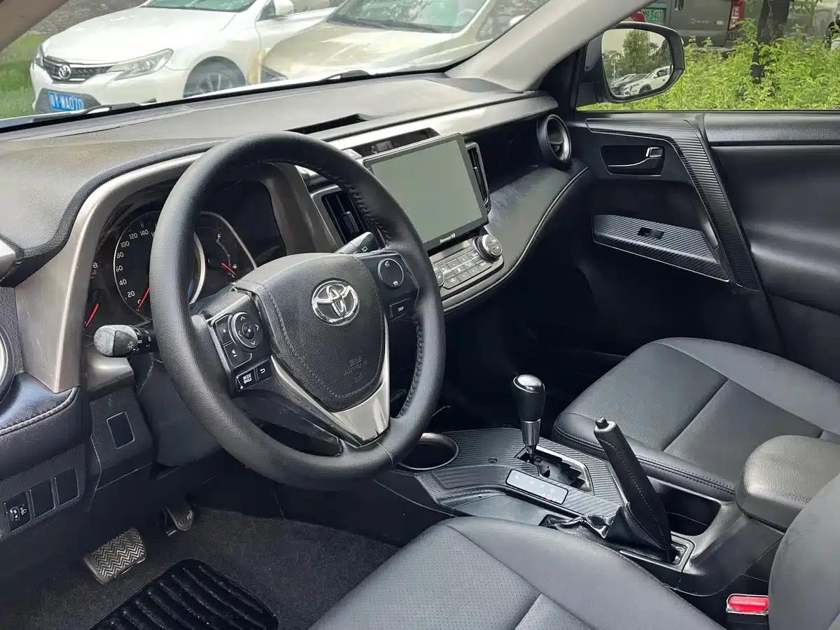2013 RAV4 2.0L CVT 4WD Fashion Edition — миниатюра 7
