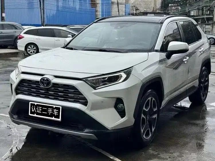 2021 Toyota RAV4 2.0L CVT 2WD Premium Edition — миниатюра 1