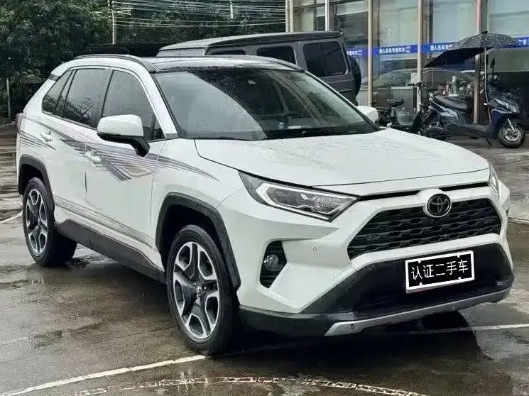 2021 Toyota RAV4 2.0L CVT 2WD Premium Edition — миниатюра 3