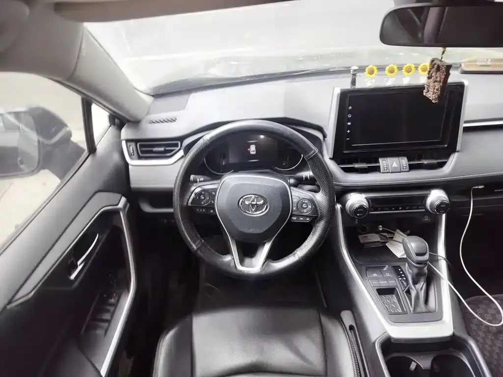 RAV4 2020 2.0L CVT 2WD Fashion Edition — миниатюра 3