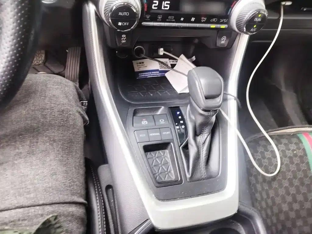 RAV4 2020 2.0L CVT 2WD Fashion Edition — миниатюра 7