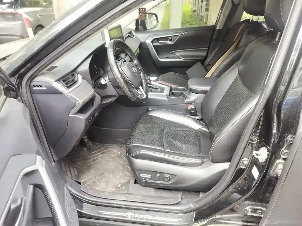 RAV4 2020 2.0L CVT 2WD Fashion Edition — миниатюра 8