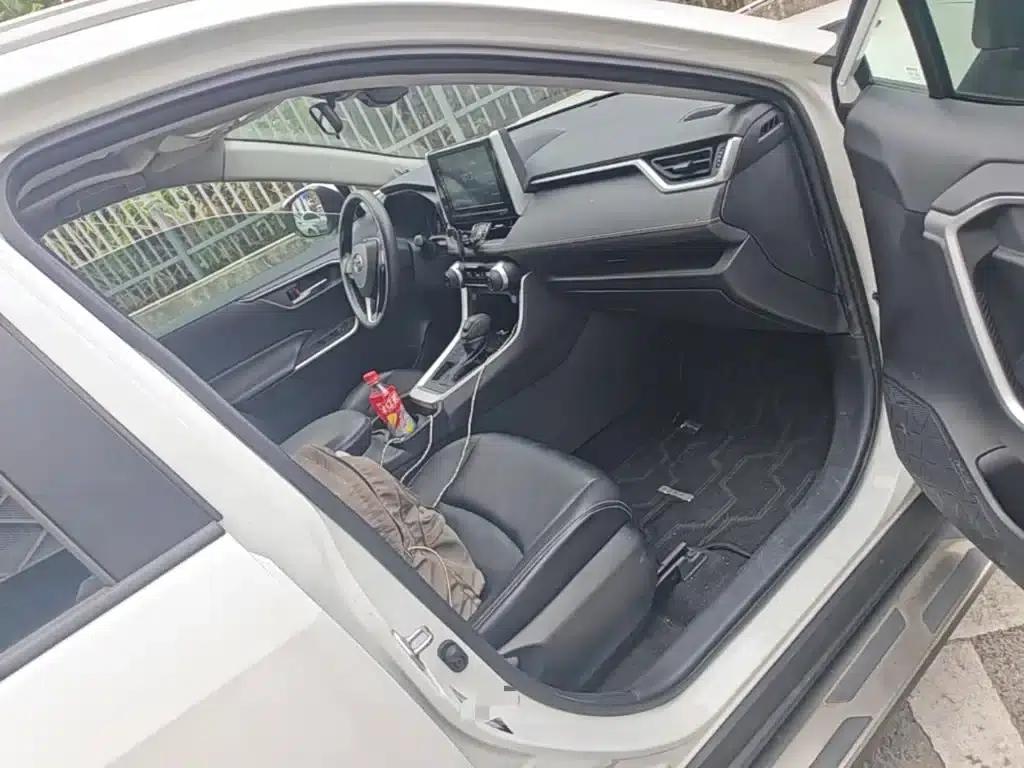 RAV4 2020 2.0L CVT 2WD Fashion Edition — миниатюра 11