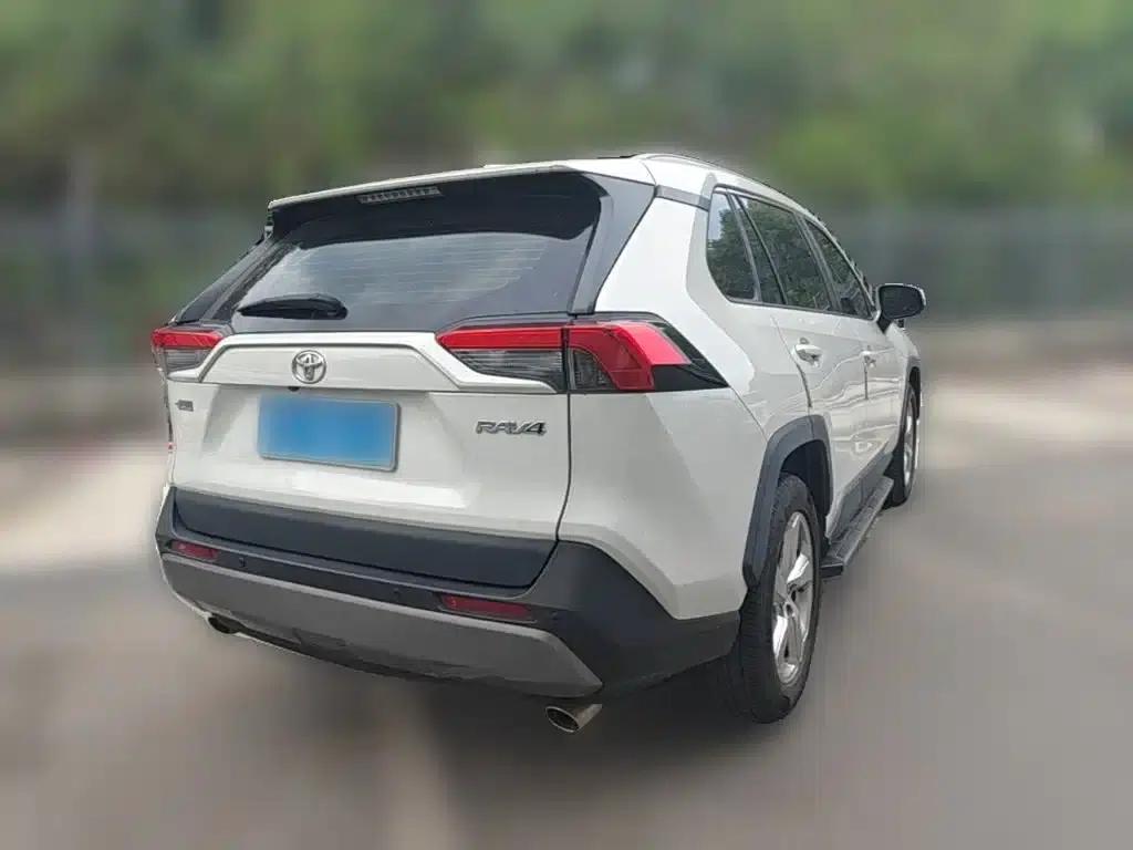 RAV4 2020 2.0L CVT 2WD Fashion Edition — миниатюра 12