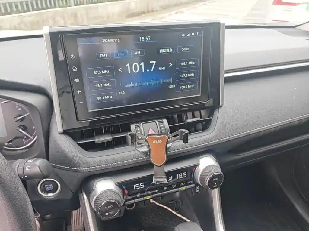 RAV4 2020 2.0L CVT 2WD Fashion Edition — миниатюра 20