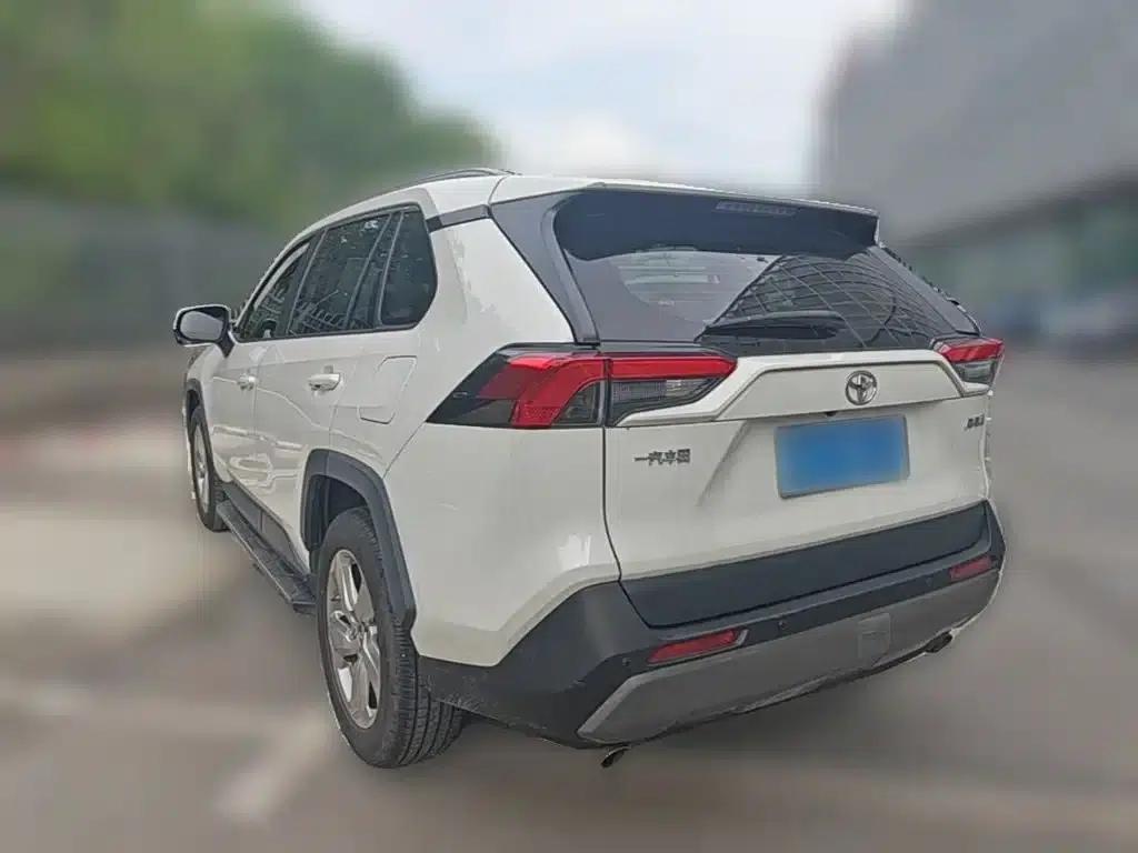 RAV4 2020 2.0L CVT 2WD Fashion Edition — миниатюра 9