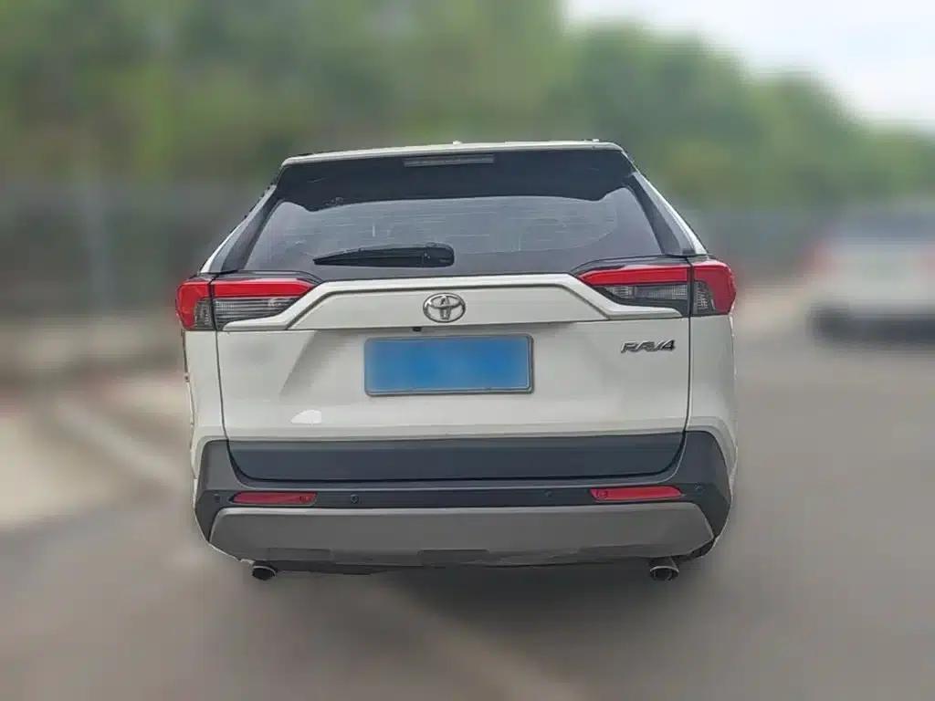 RAV4 2020 2.0L CVT 2WD Fashion Edition — миниатюра 10