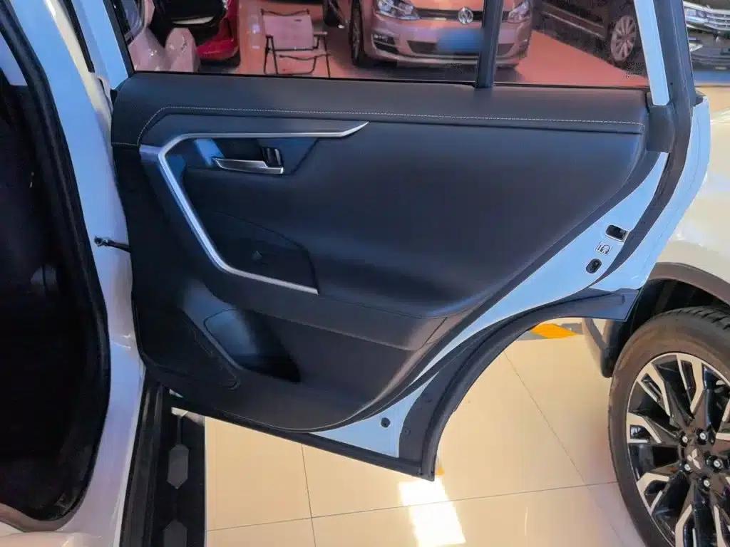 RAV4 2021 Hybrid 2.5L E-CVT AWD Elite PLUS Edition — миниатюра 13