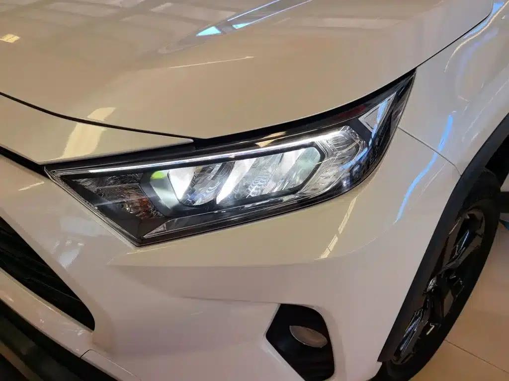 RAV4 2021 Hybrid 2.5L E-CVT AWD Elite PLUS Edition — миниатюра 16