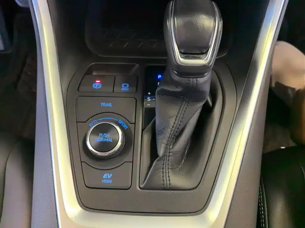 RAV4 2021 Hybrid 2.5L E-CVT AWD Elite PLUS Edition — миниатюра 18