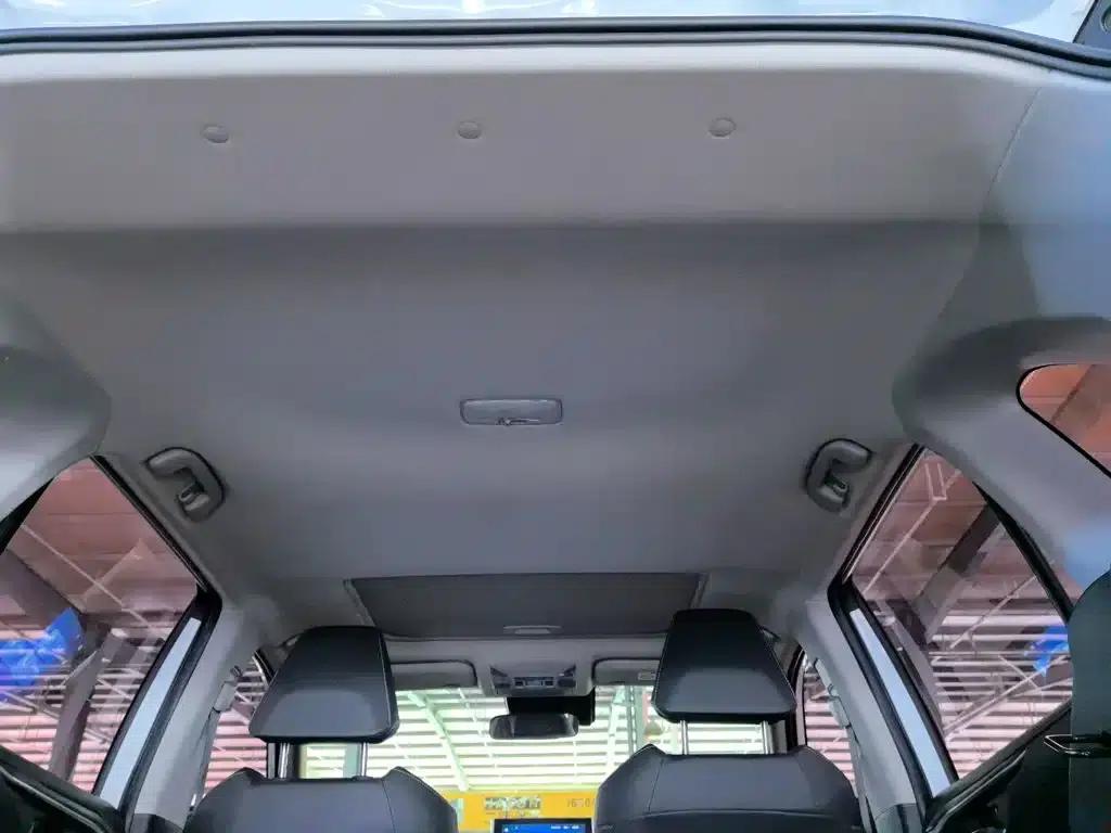 RAV4 2021 Hybrid 2.5L E-CVT AWD Elite PLUS Edition — миниатюра 4