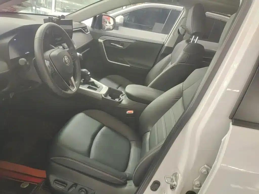2023 RAV4 2.0L CVT 2WD 20th Anniversary Platinum Edition — миниатюра 15