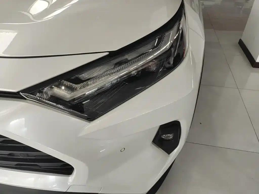 2023 RAV4 2.0L CVT 2WD 20th Anniversary Platinum Edition — миниатюра 24