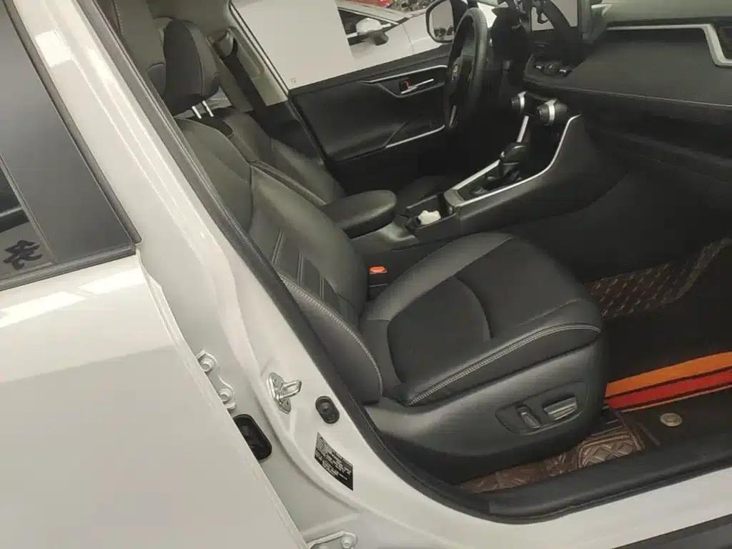 2023 RAV4 2.0L CVT 2WD 20th Anniversary Platinum Edition — миниатюра 25