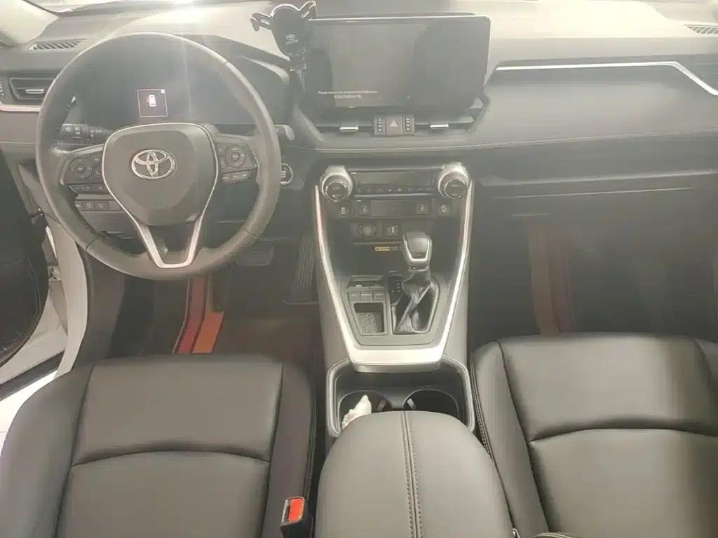 2023 RAV4 2.0L CVT 2WD 20th Anniversary Platinum Edition — миниатюра 10