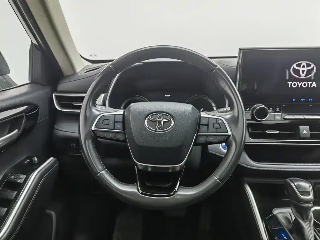 2022 Toyota Highlander Hybrid 2.5L AWD Premium 7-Seater — миниатюра 11