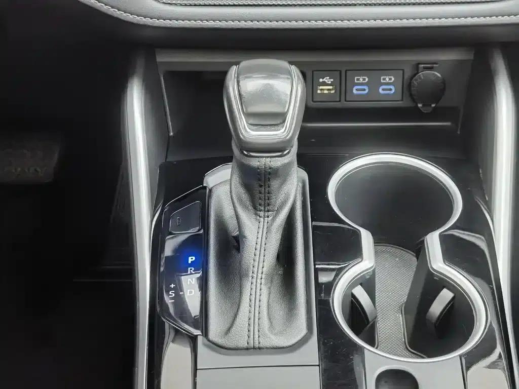 2022 Toyota Highlander Hybrid 2.5L AWD Premium 7-Seater — миниатюра 13