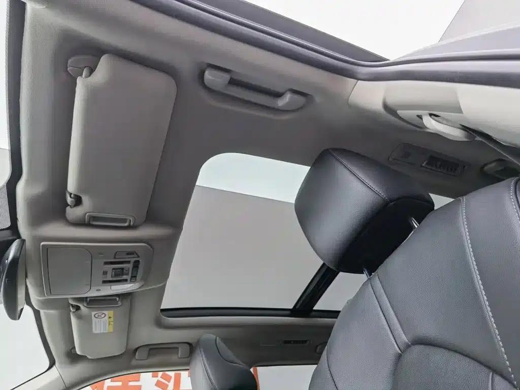 2022 Toyota Highlander Hybrid 2.5L AWD Premium 7-Seater — миниатюра 14