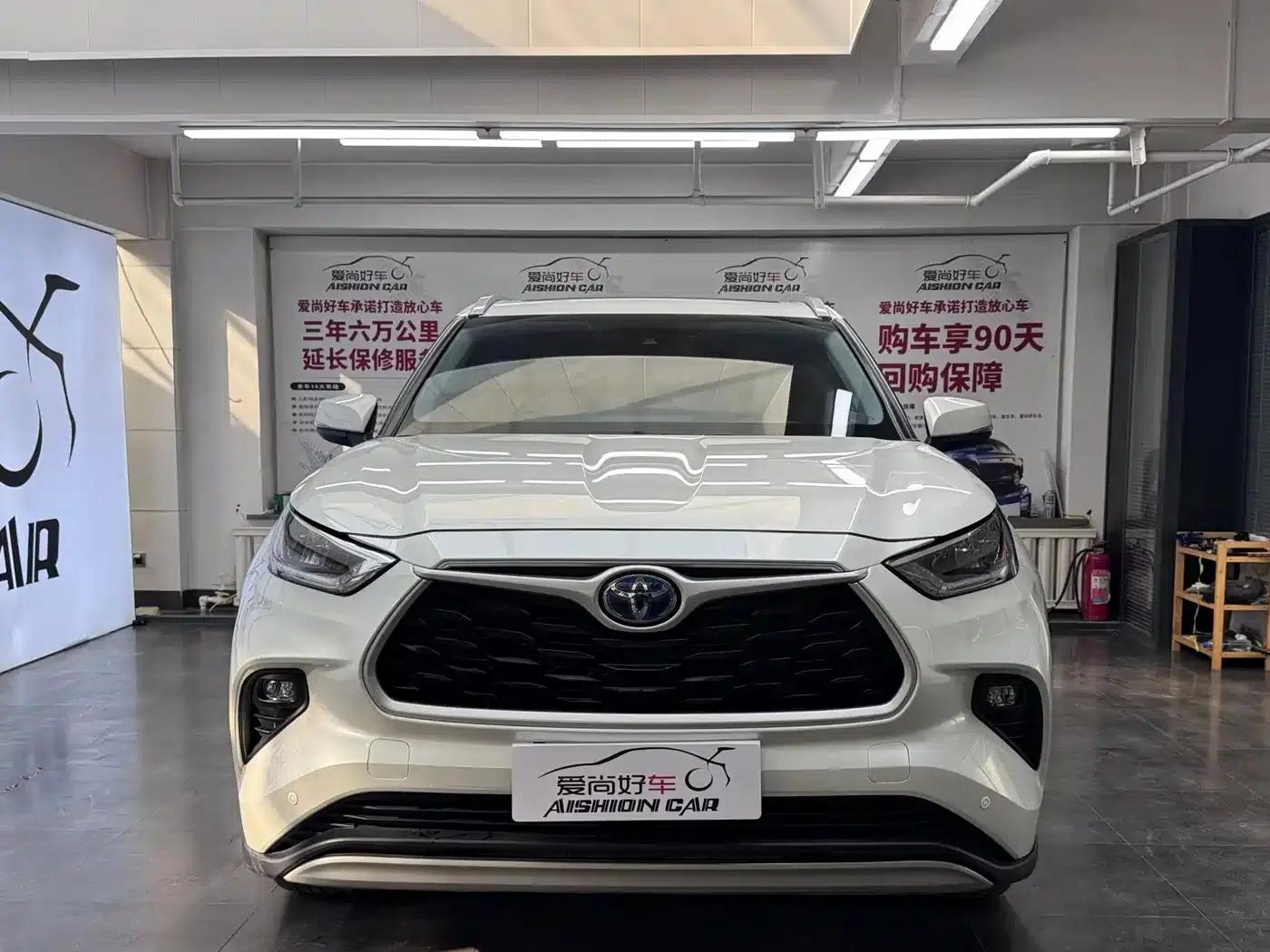 2023 Toyota Highlander 2.5L Intelligent Hybrid Dual-Motor AWD Luxury Edition 7-Seater — миниатюра 2