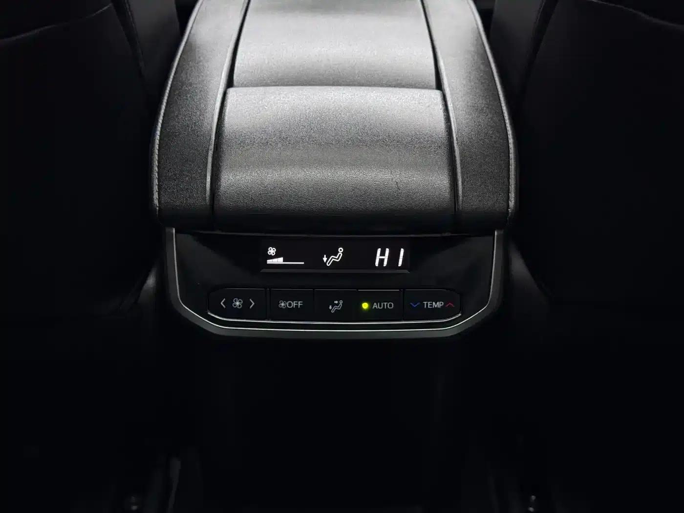 2023 Toyota Highlander 2.5L Intelligent Hybrid Dual-Motor AWD Luxury Edition 7-Seater — миниатюра 12